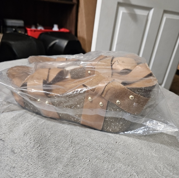 Sandals - Picture 2 of 2